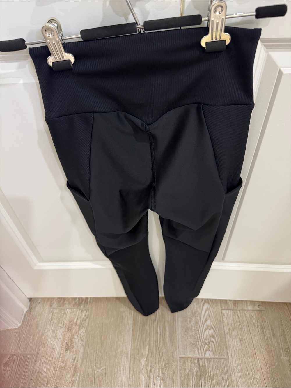 Alo Yoga Black High-Waist Pocket Leggings - Picture 2 of 3